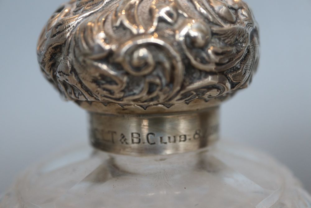 An Edwardian silver inkstand (a.f.), 14.9cm, a plated tumbler and a late Victorian silver mounted scent bottle, 14.5cm.